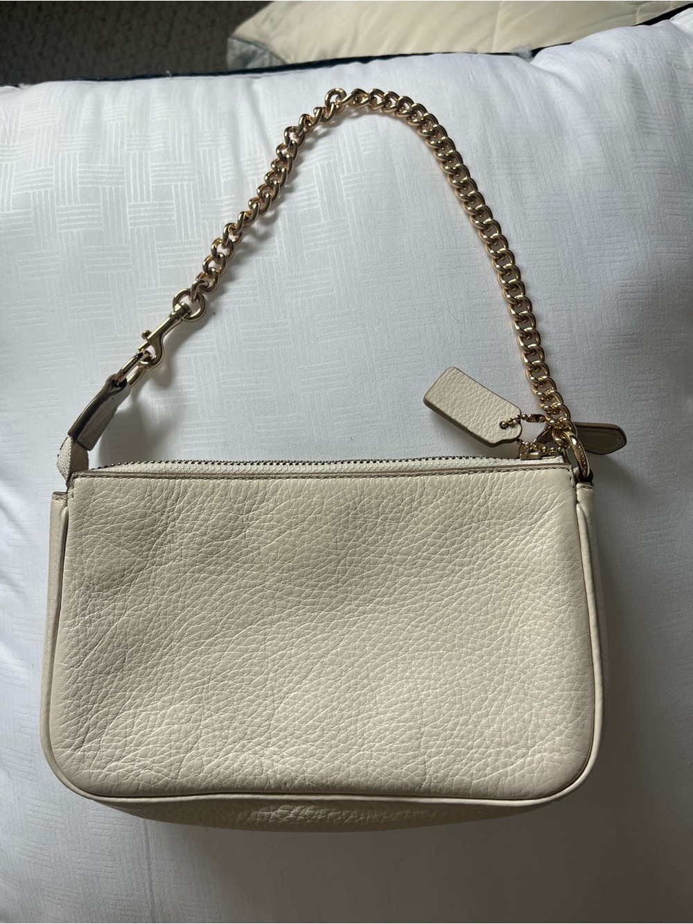 Coach Nolita 19 Cream Leather Shoulder Bag with Gold Chain Strap - Picture 2 of 5
